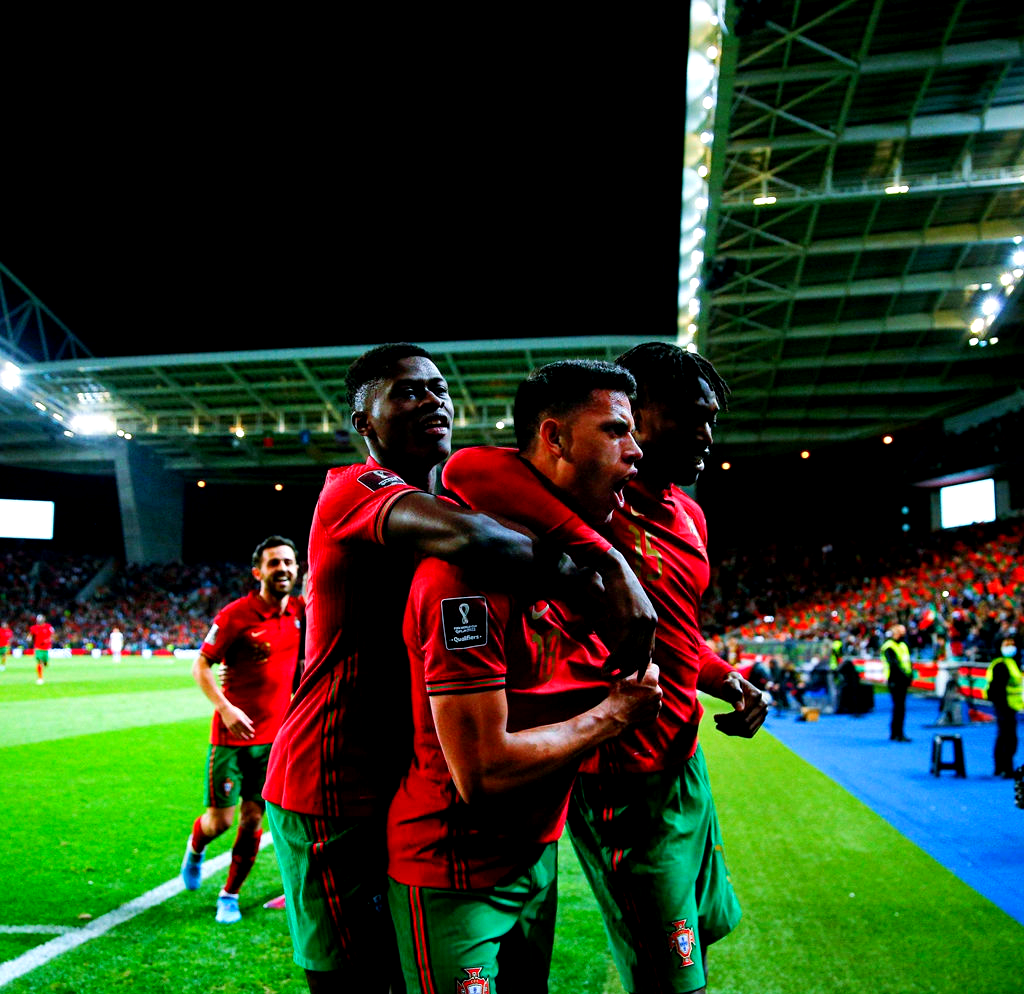 在线体育包含葡萄牙体育迎荷甲关键赛，赛后远射贴柱，震撼外界，赛程密集仍需轮换的词条